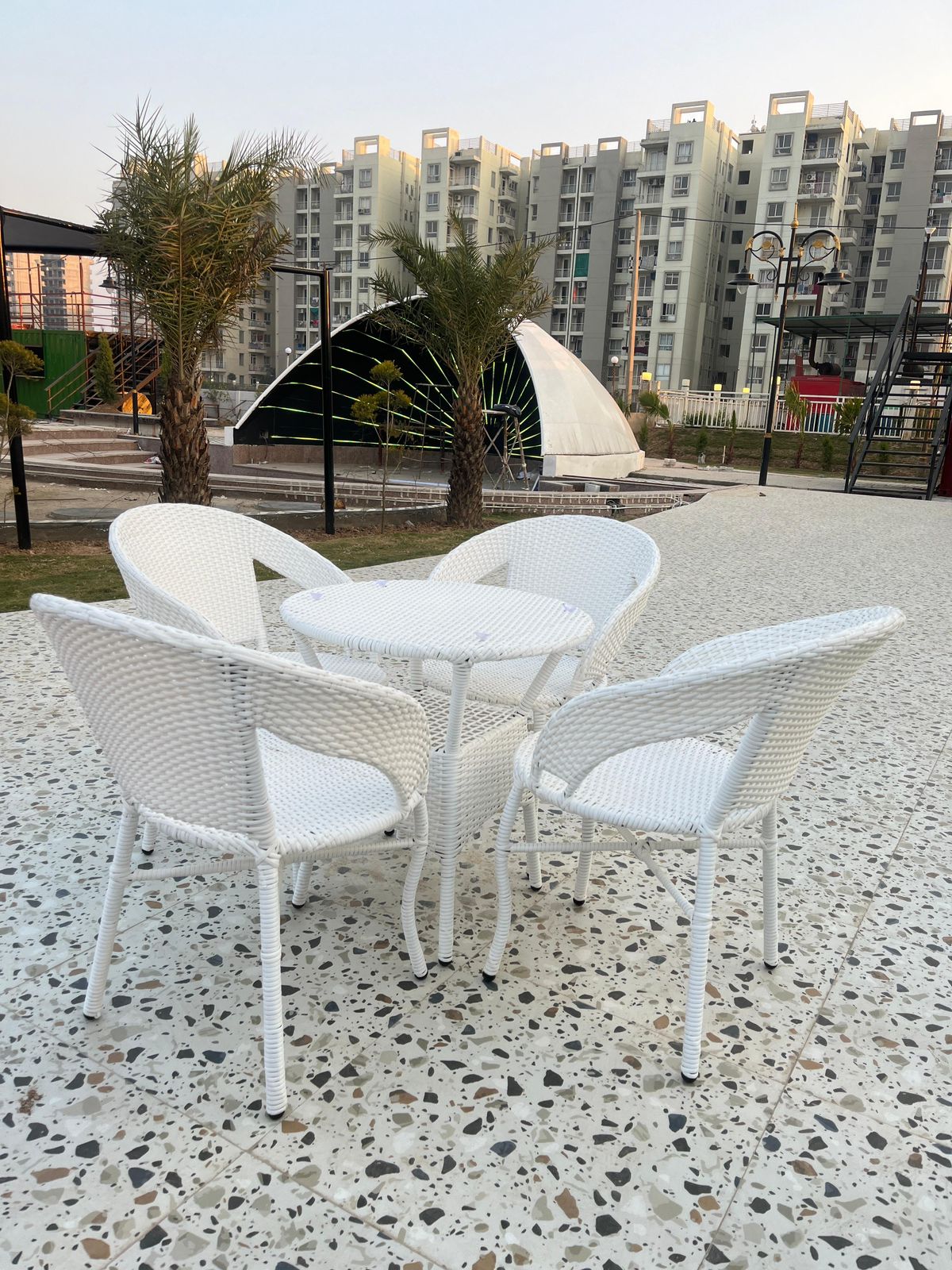 5-Piece Outdoor Rattan Dining Set | 4 White Wicker Chairs + Round Glass-Top Table